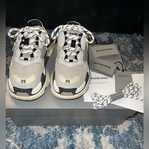 Balenciaga Triple S vanille